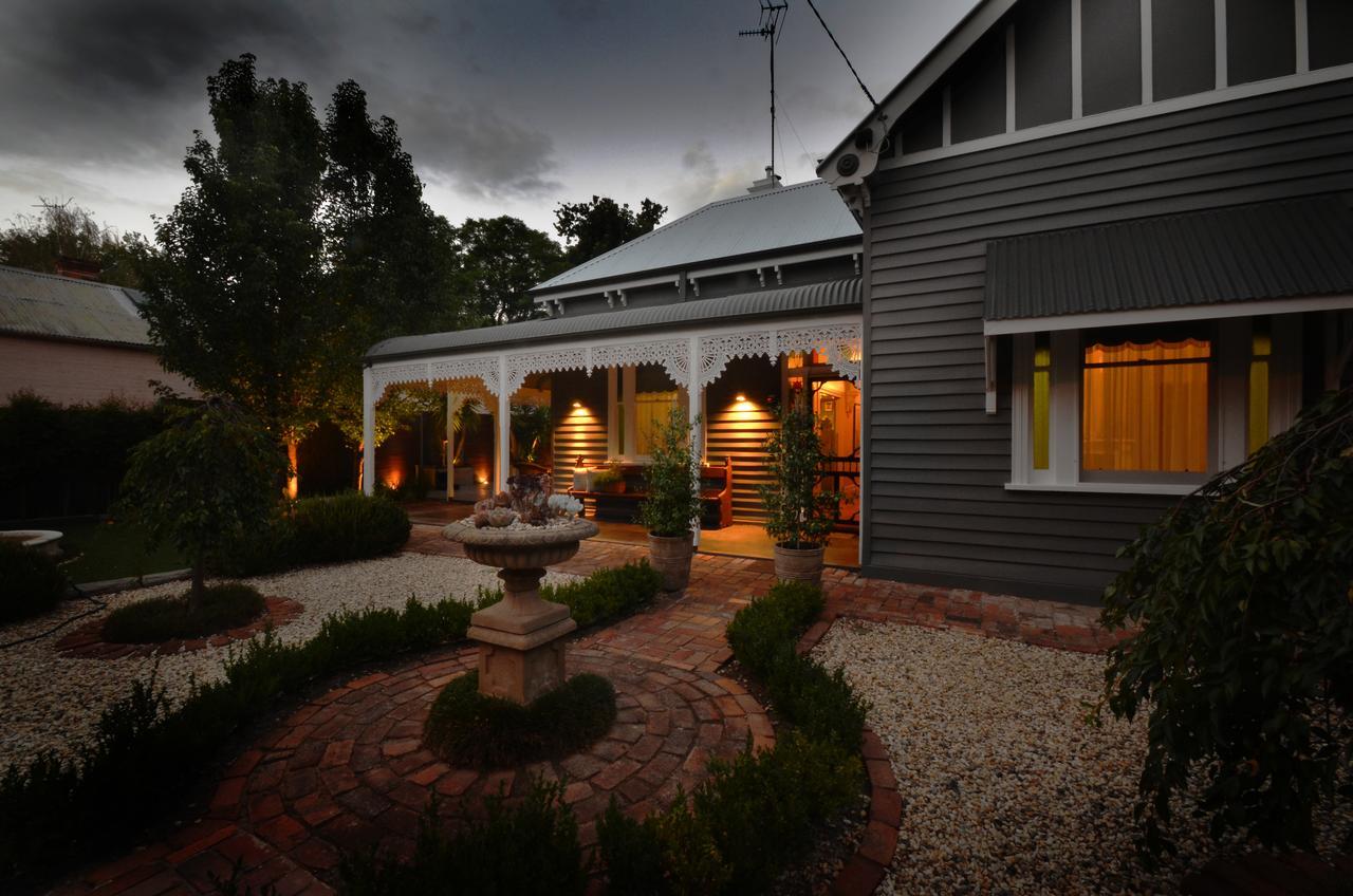 Clement House Bed and Breakfast Benalla Esterno foto